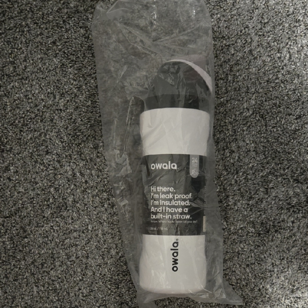 NWT. Owala White and Black Free Sip Insulated Water Bottle
